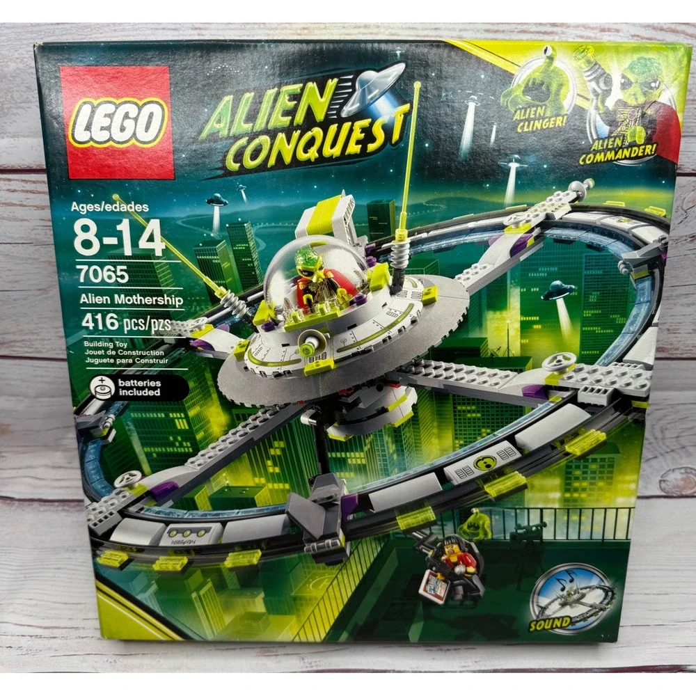 LEGO Alien Conquest Alien Mothership 7065 Retired 2011 Set New In Box